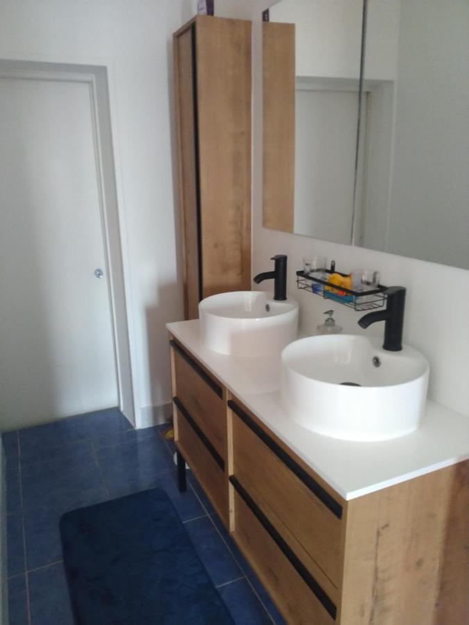 Chambre Rouge Dans Maison Avec Parking Cluses Exterior photo