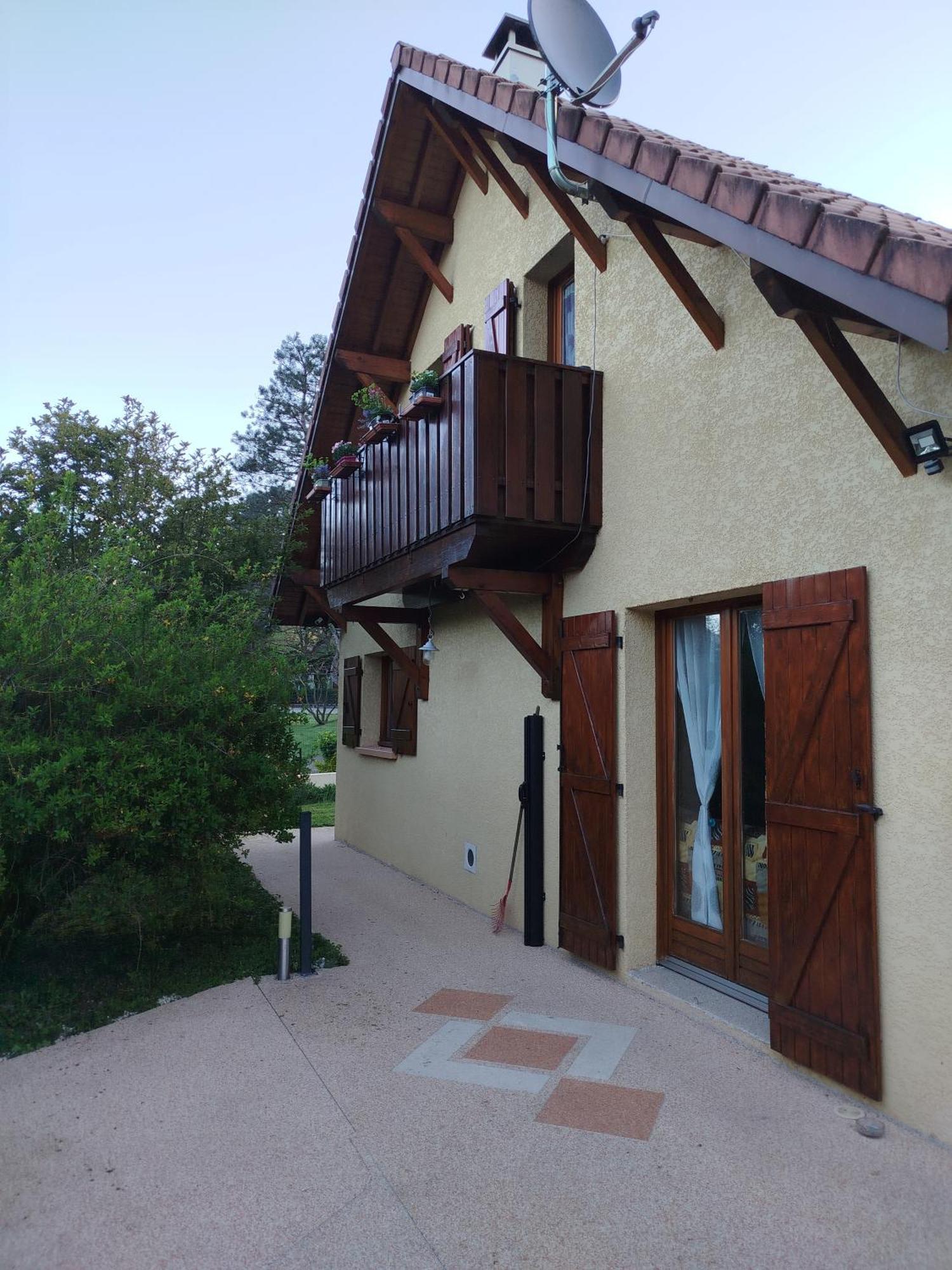 Chambre Rouge Dans Maison Avec Parking Cluses Exterior photo