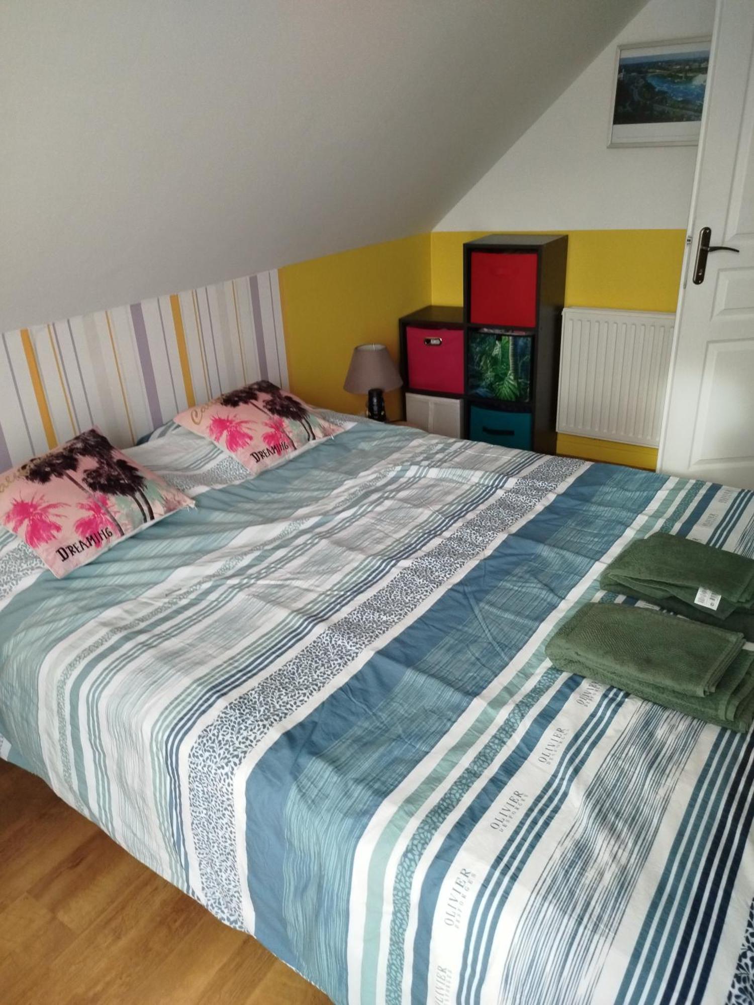 Chambre Rouge Dans Maison Avec Parking Cluses Exterior photo